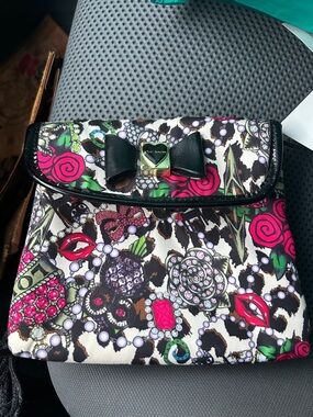Betseyville Betsey Johnson Cosmetic Bath Travel Bag TLC